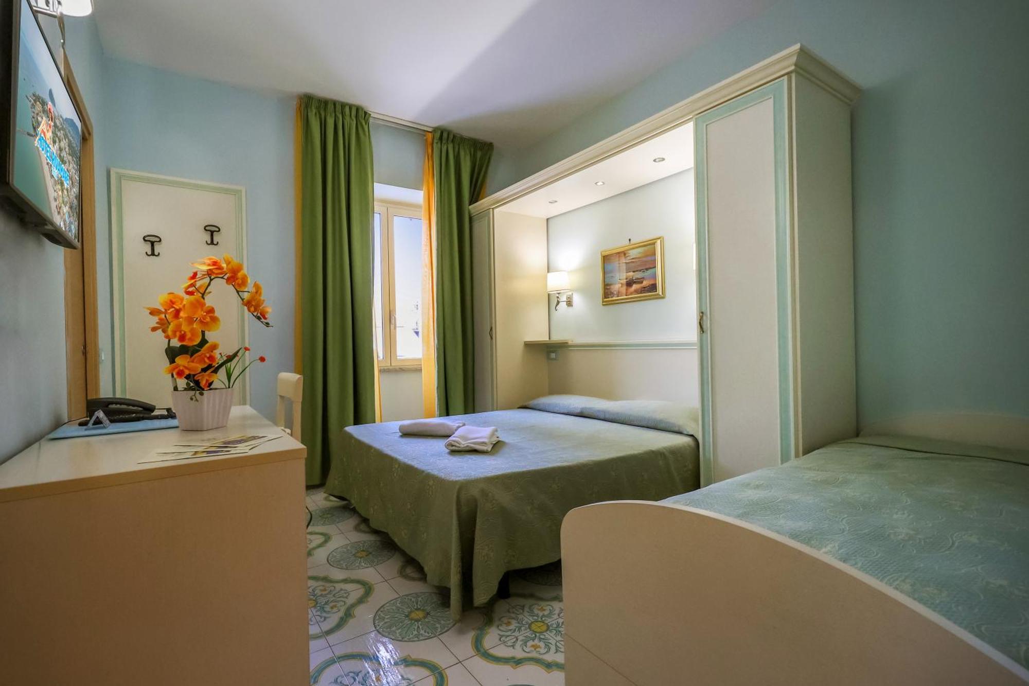 Hotel Rivamare Ischia Bagian luar foto
