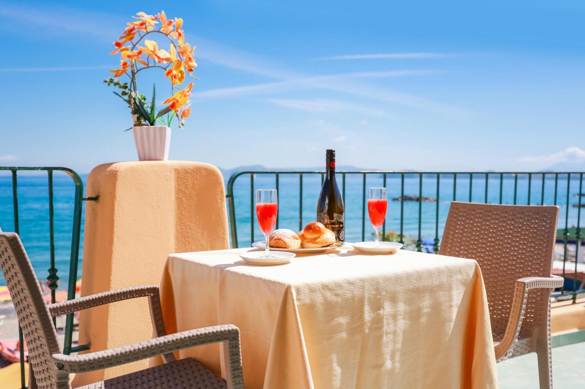 Hotel Rivamare Ischia Bagian luar foto