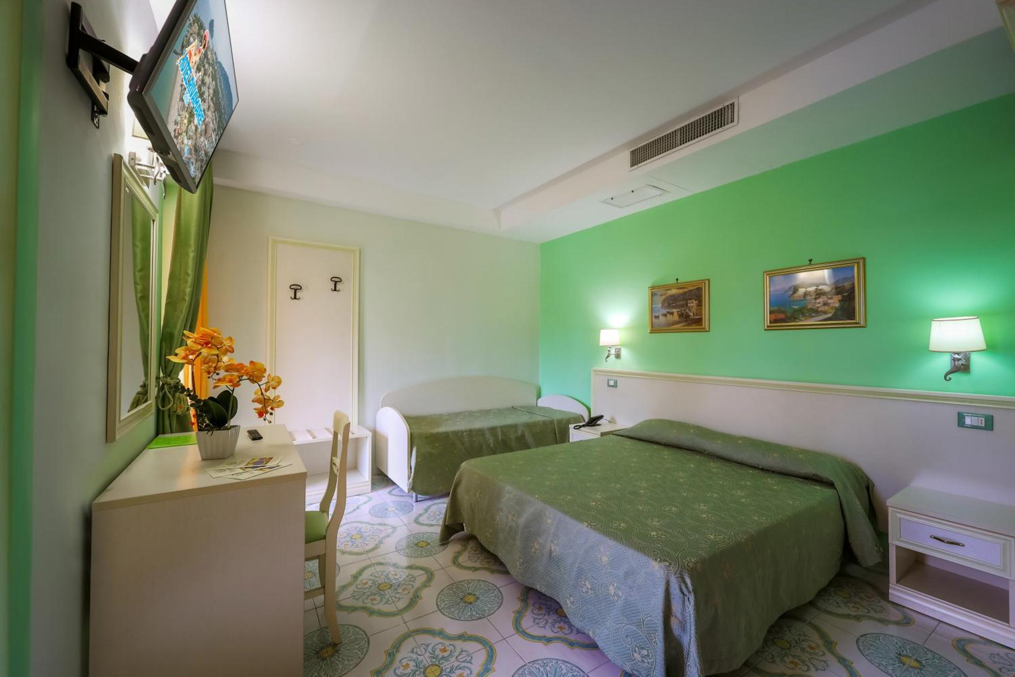 Hotel Rivamare Ischia Bagian luar foto