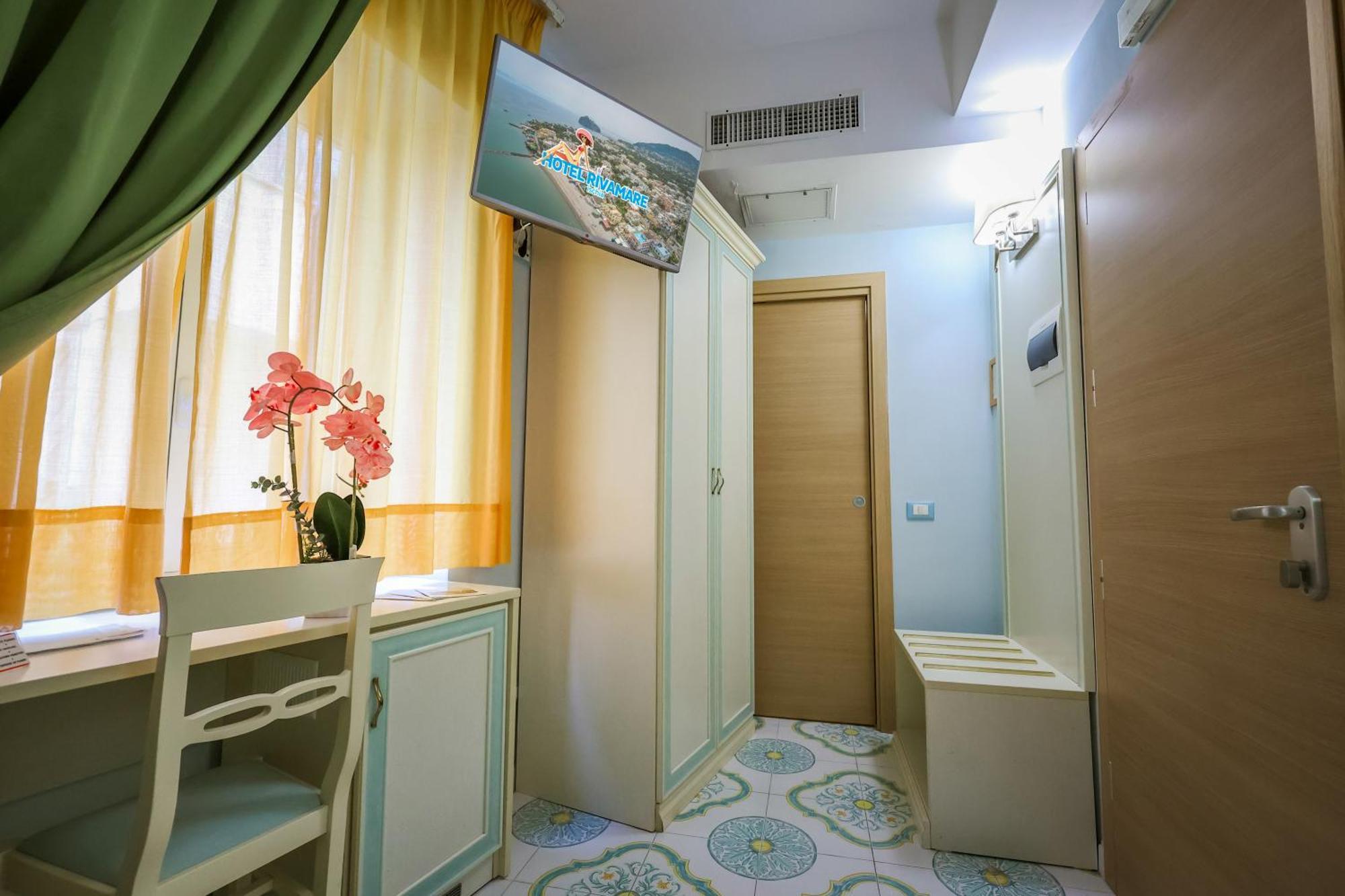 Hotel Rivamare Ischia Bagian luar foto