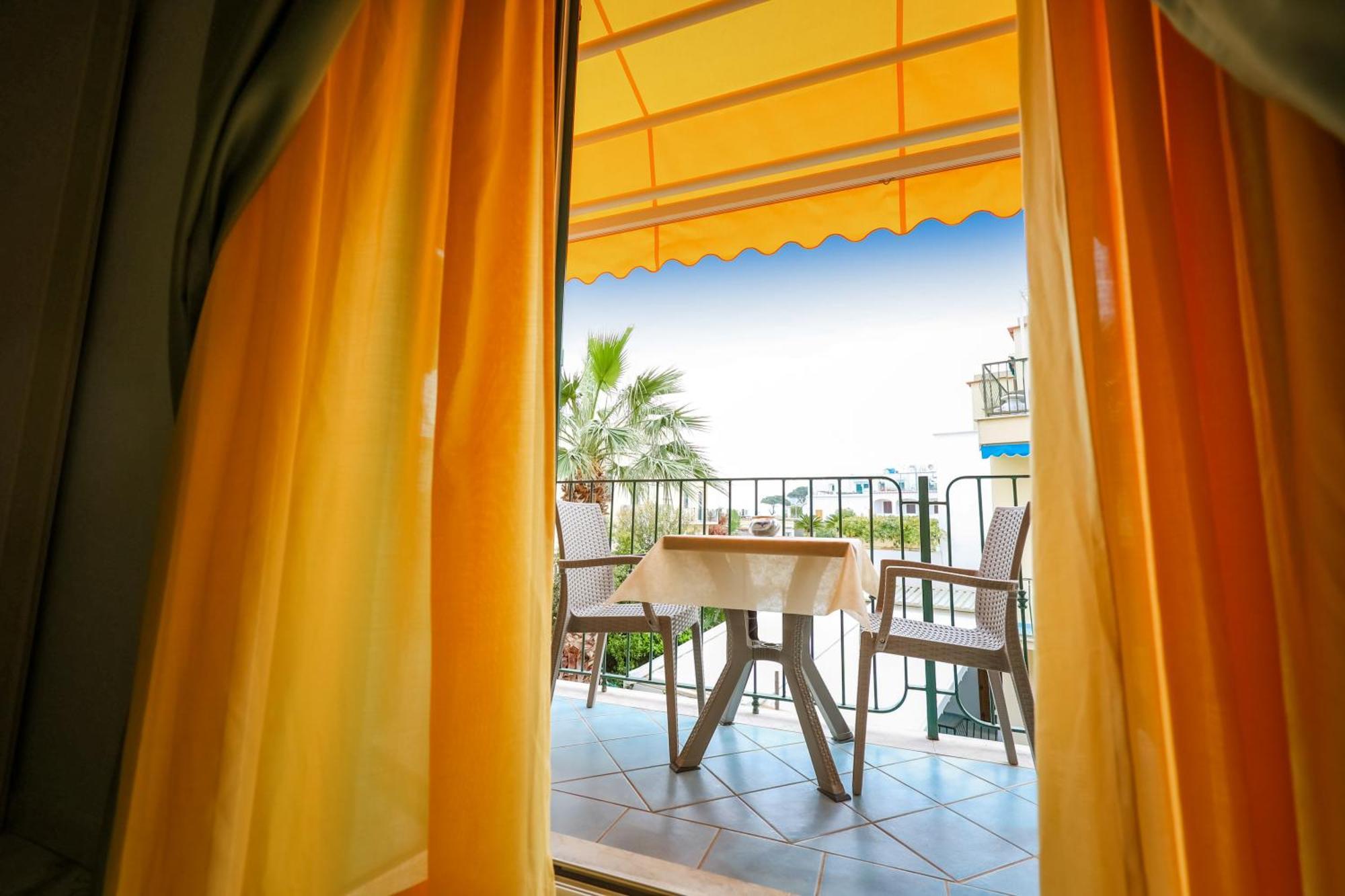 Hotel Rivamare Ischia Bagian luar foto