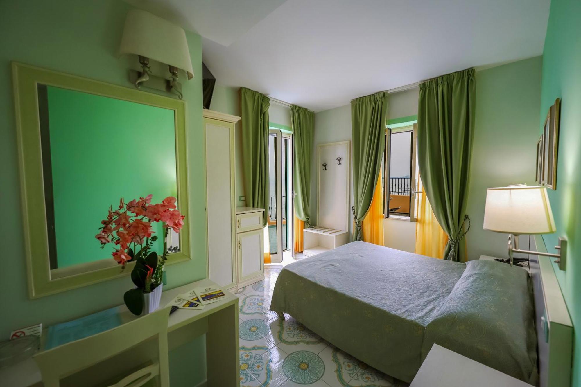 Hotel Rivamare Ischia Bagian luar foto