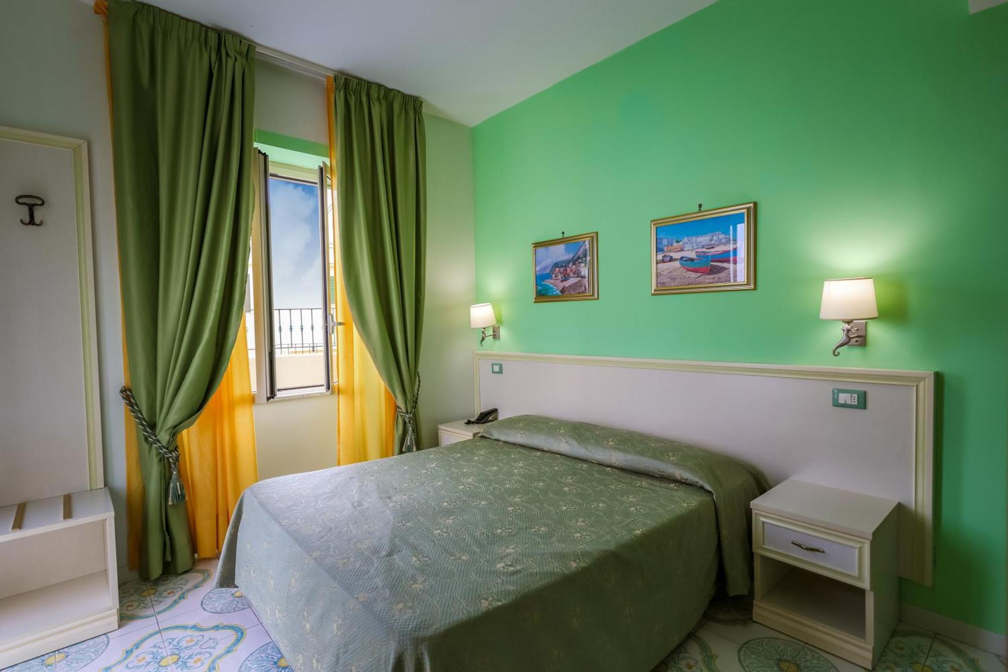 Hotel Rivamare Ischia Bagian luar foto