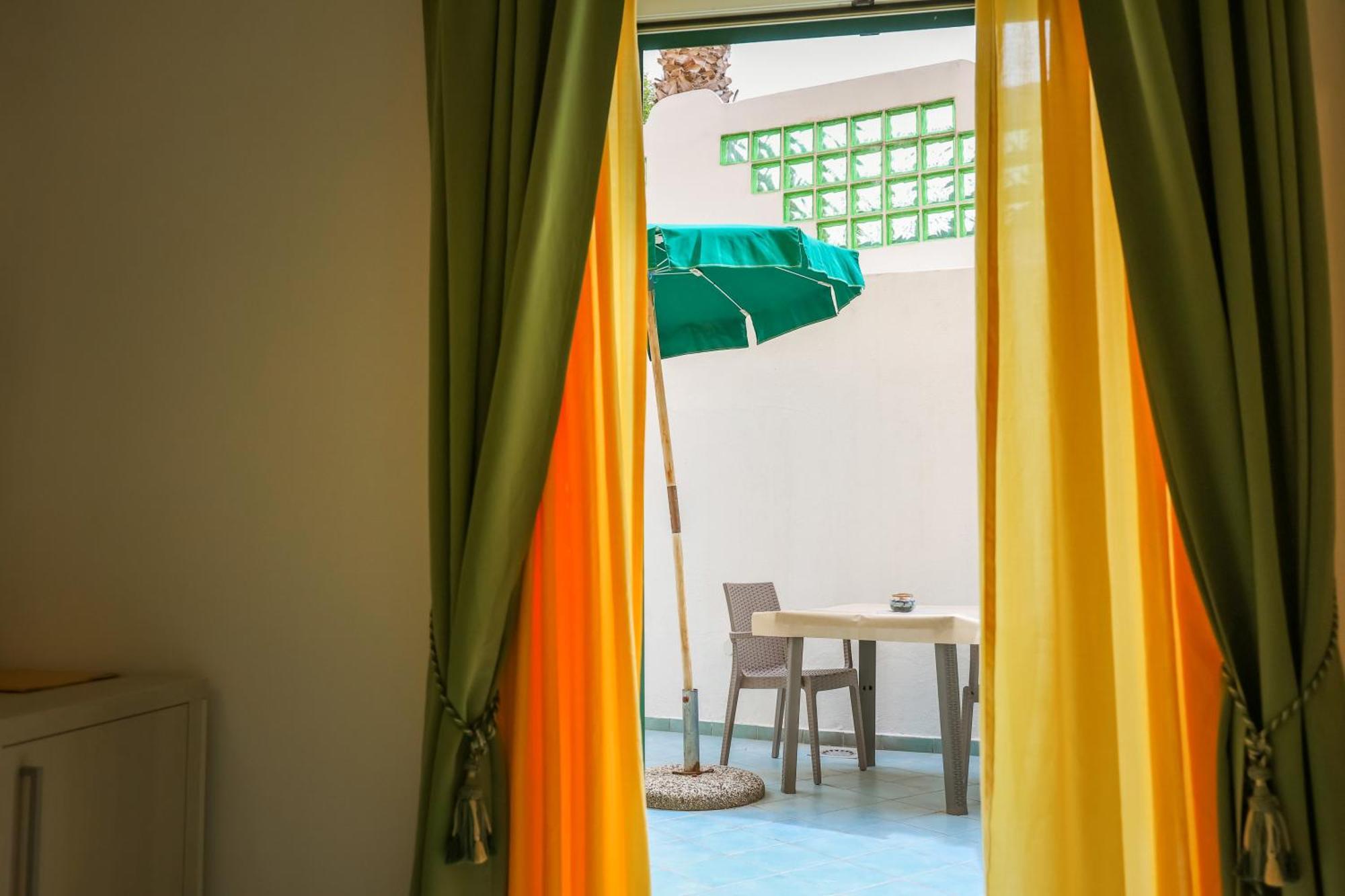 Hotel Rivamare Ischia Bagian luar foto