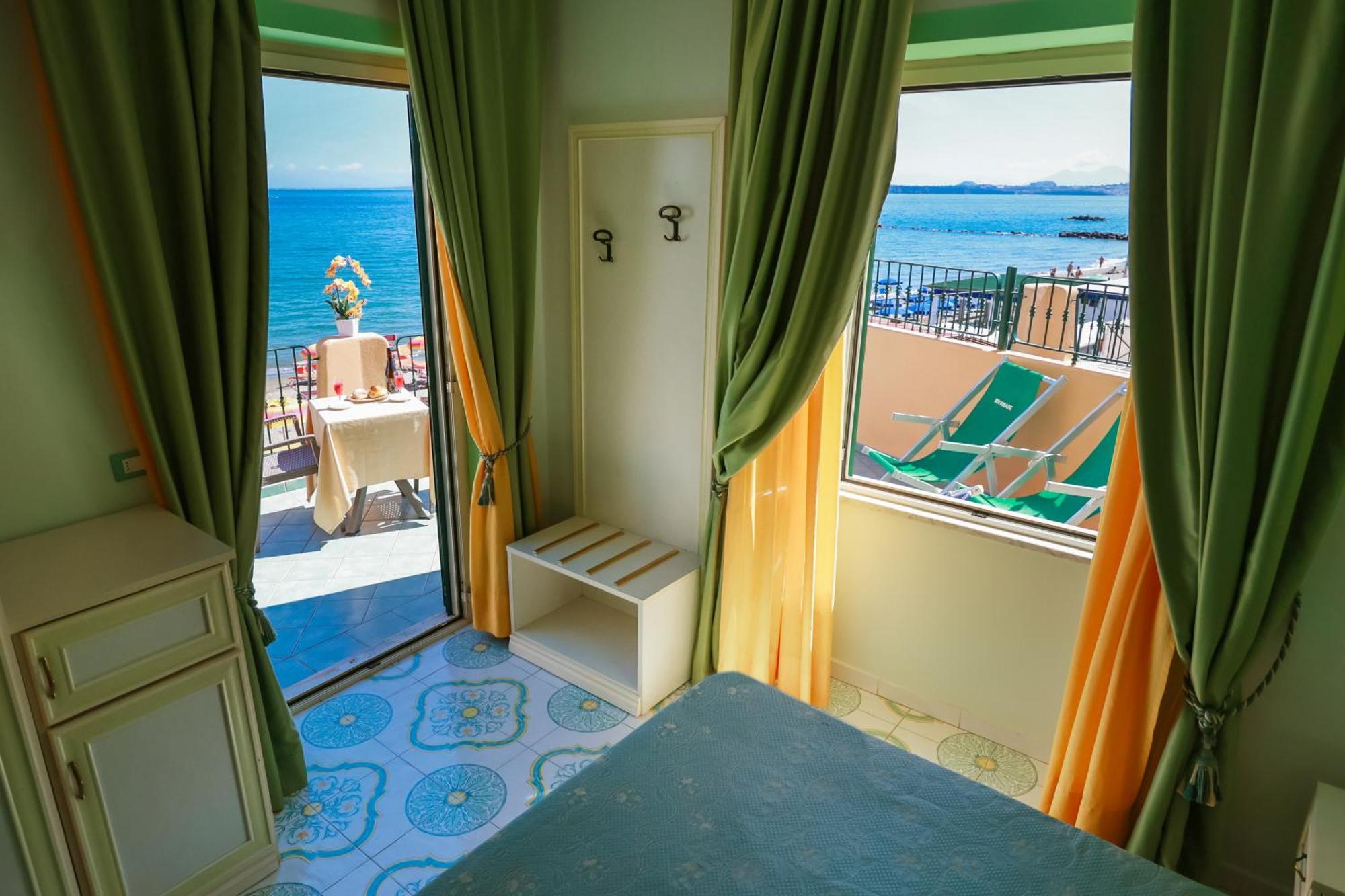Hotel Rivamare Ischia Bagian luar foto