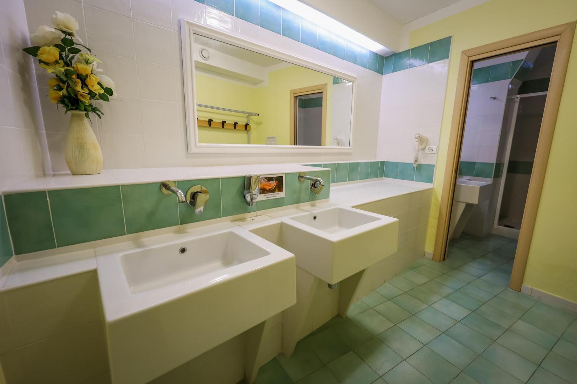 Hotel Rivamare Ischia Bagian luar foto