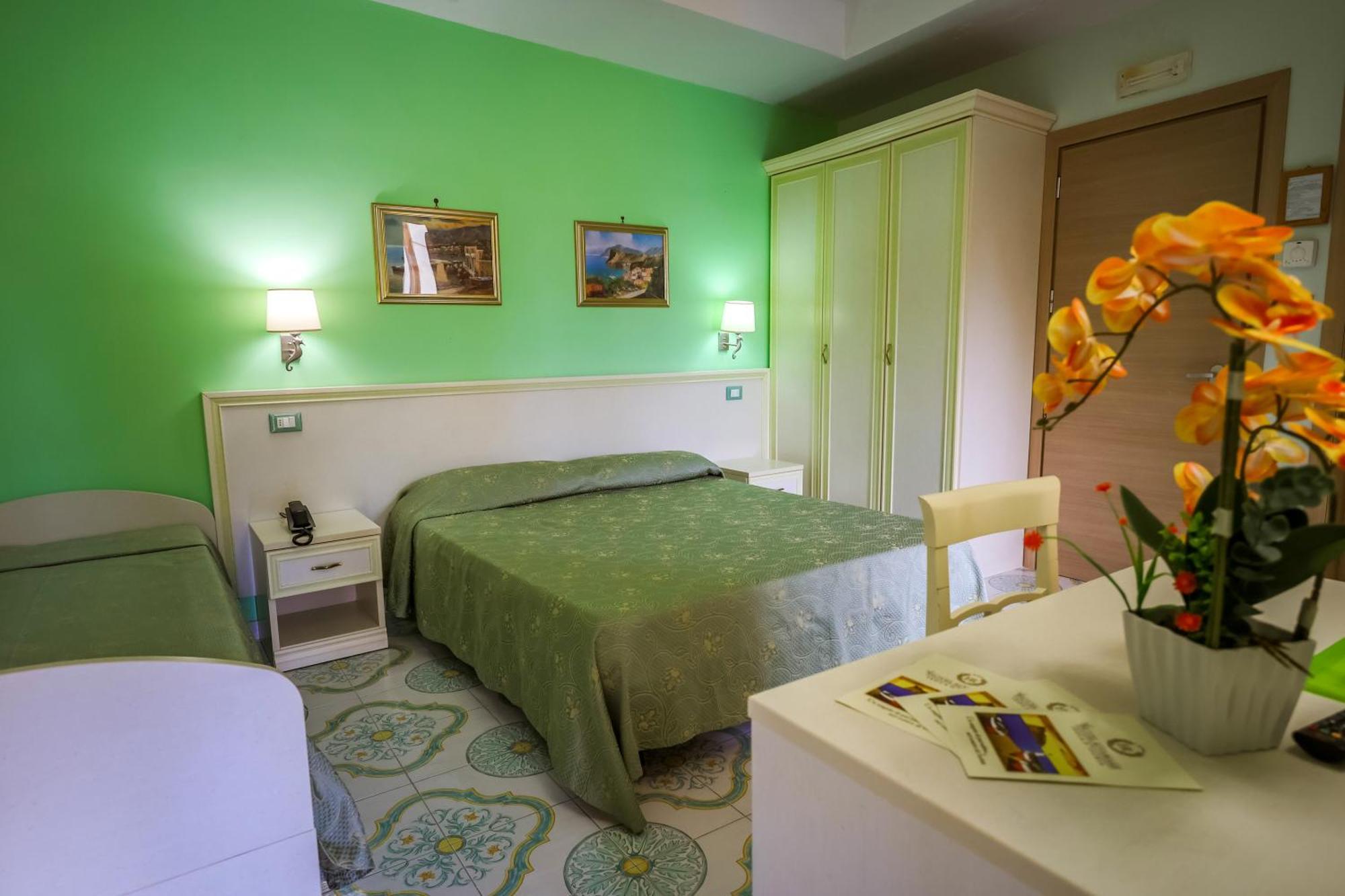Hotel Rivamare Ischia Bagian luar foto