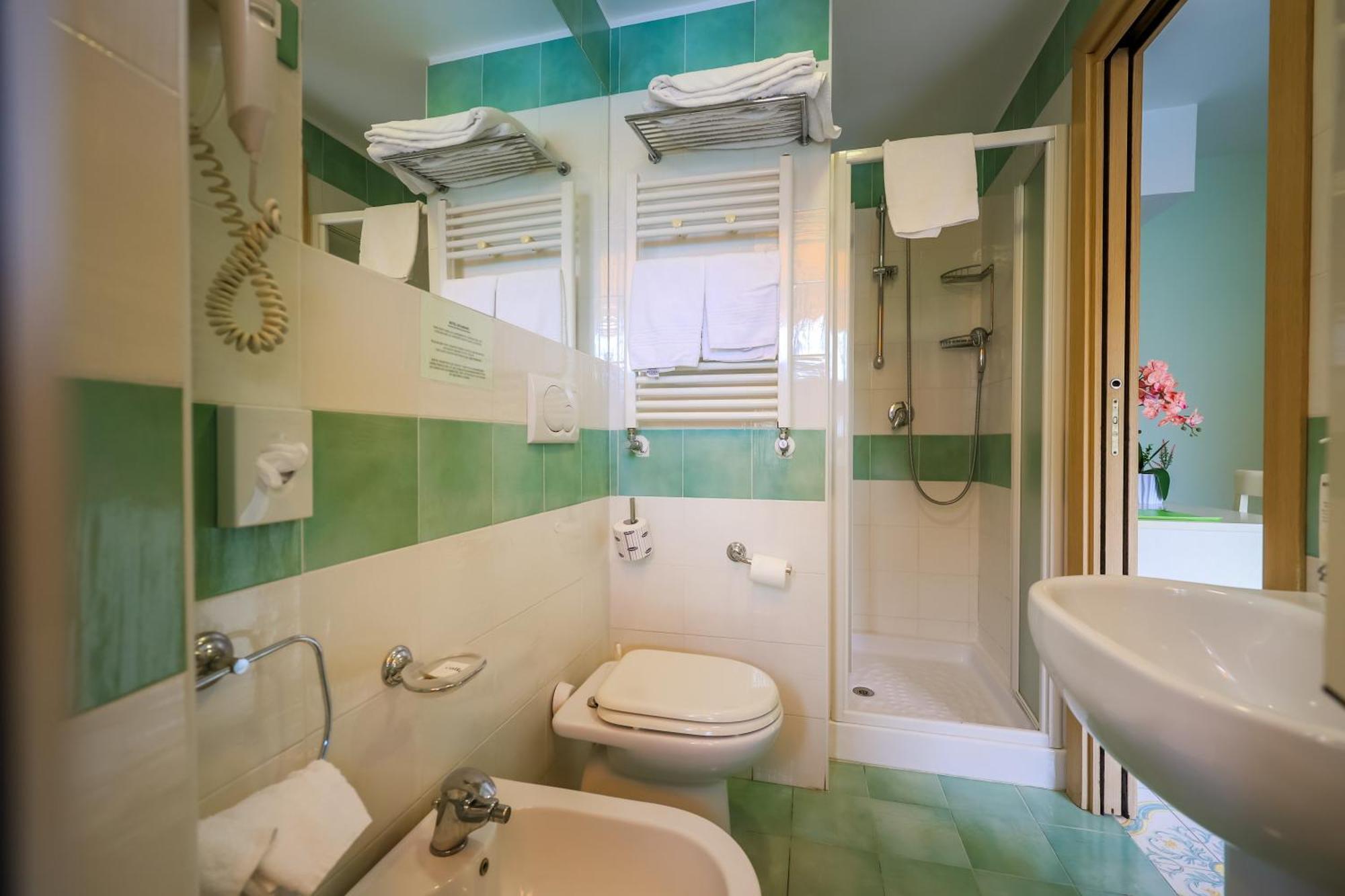 Hotel Rivamare Ischia Bagian luar foto