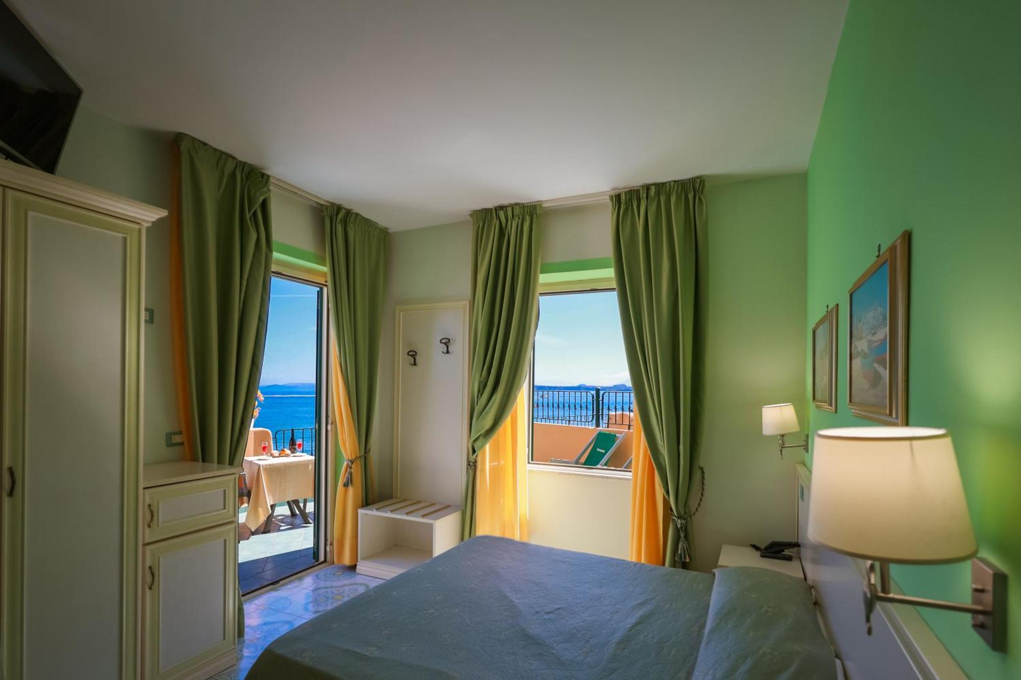 Hotel Rivamare Ischia Bagian luar foto