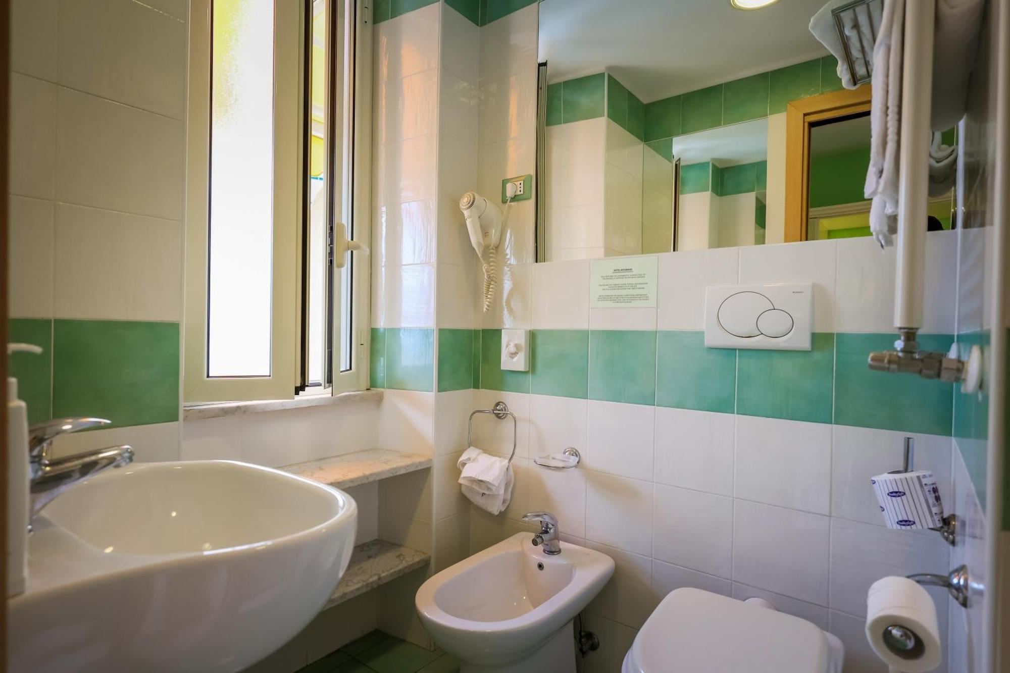 Hotel Rivamare Ischia Bagian luar foto