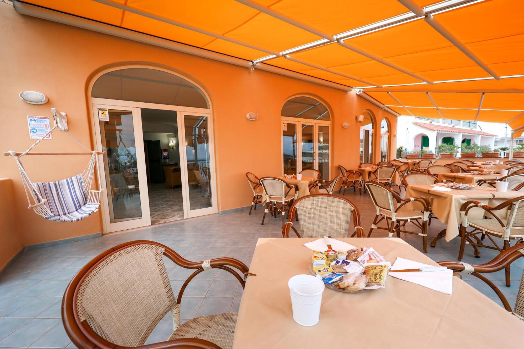 Hotel Rivamare Ischia Bagian luar foto